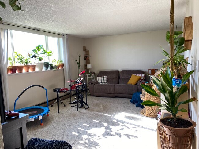 Foto del edificio - 321 NE Damson Ave