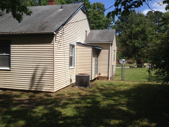 Building Photo - **AVAILABLE NOW**East Columbus 2 Bedroom / 1 Bathroom Home for Rent***