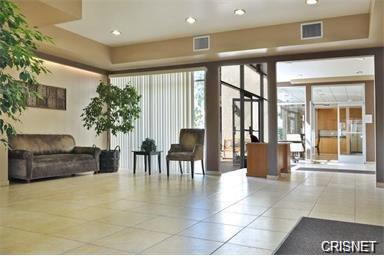 Lobby - 5325 Newcastle Ave