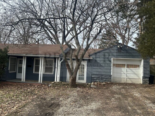 Building Photo - All on ONE-LEVEL! Fresh interior make read...