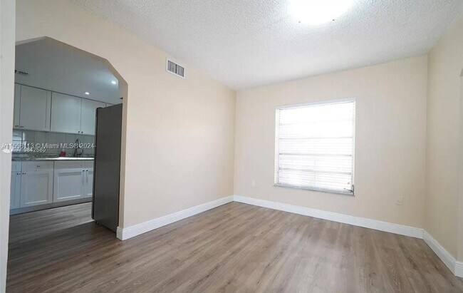 Foto del edificio - 2750 SW 4th St