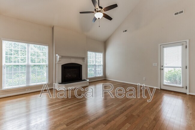 Foto del edificio - 131 Ivy Creek Ln