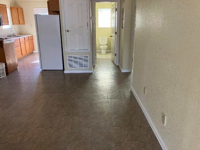 Building Photo - 506 Cantrell Ave