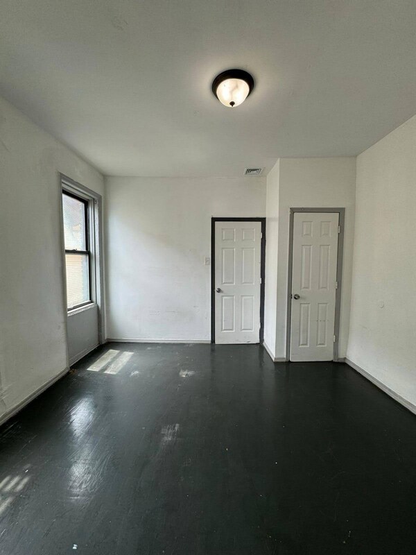 Foto del edificio - 53 Milford Ave