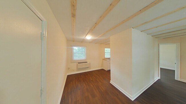 Foto del edificio - Beautifully Renovated 2/1 - Convenient Loc...