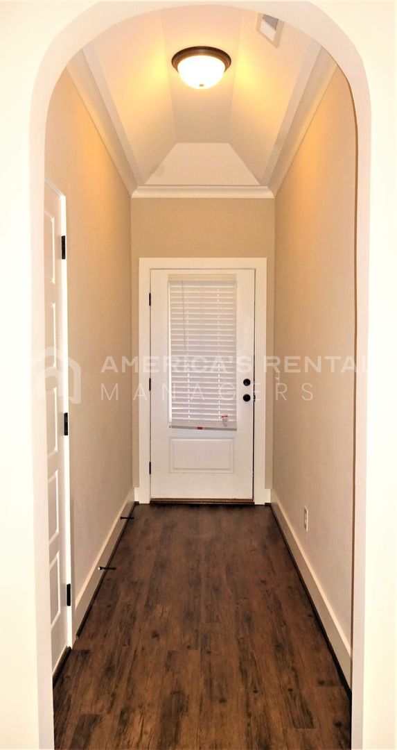 Foto del edificio - DEPOSIT PENDING! Home Available in Lake Cy...