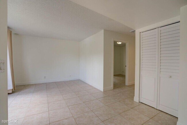 Building Photo - 4 br, 3 bath House - 508 Sandtree Dr