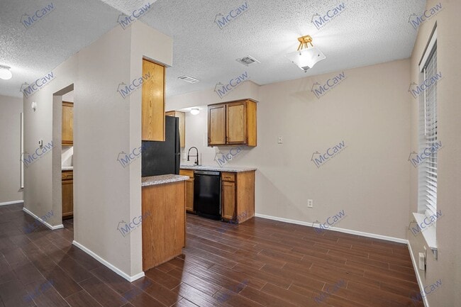 Building Photo - Spacious 2/2 Duplex in North Richland Hills!
