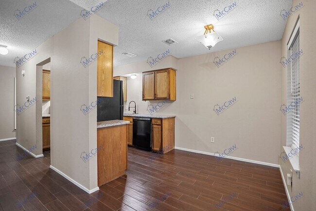 Foto del edificio - Spacious 2/2 Duplex in North Richland Hills!