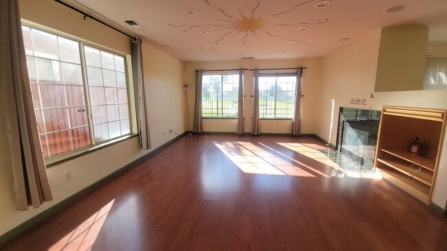 Building Photo - 1537 Hermocilla Way