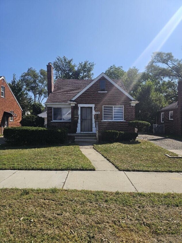 Foto principal - 19346 Revere St