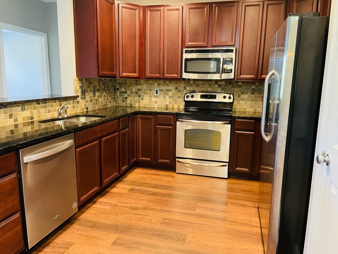 1000 E Woodlawn Rd Unit 413, Charlotte, NC 28209 Condo for Rent in