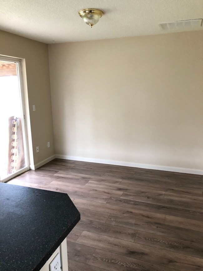 Foto del edificio - 3 Bedroom 2.5 bath house in Newberg