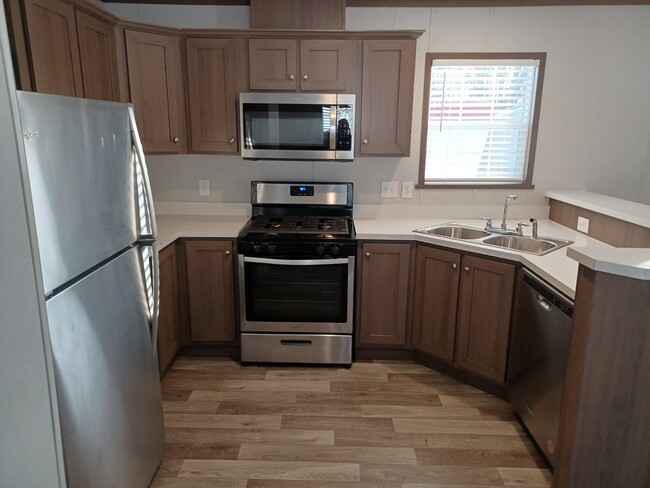 Building Photo - 211 Magnolia Pl