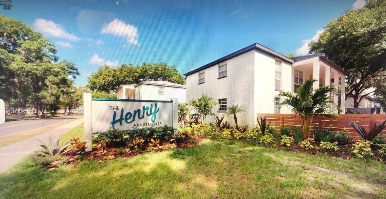 The Henry Apartments 603 N Dort St Plant City, FL Apartments for