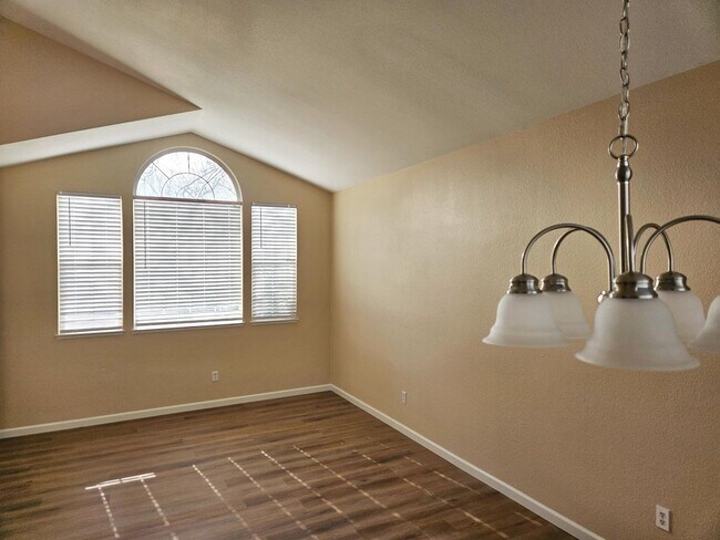 Foto del edificio - Spacious, well maintained Antioch home