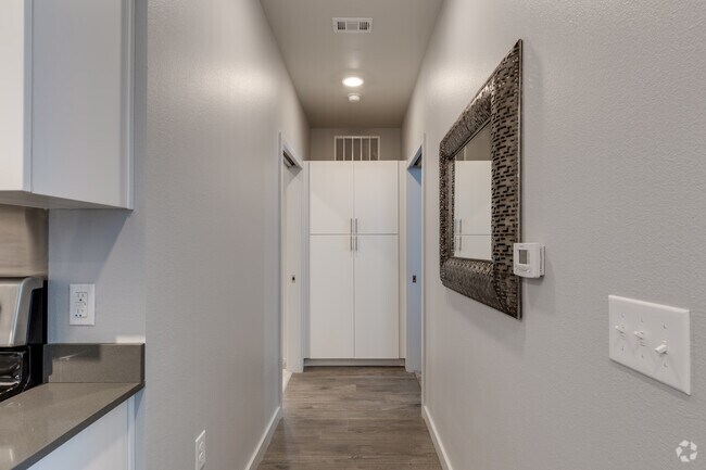 1HAB, 1BA - 680 ft² - The Emerson