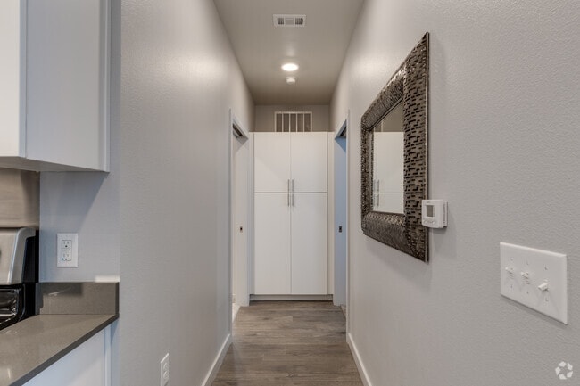 1BR, 1BA - 680SF - The Emerson