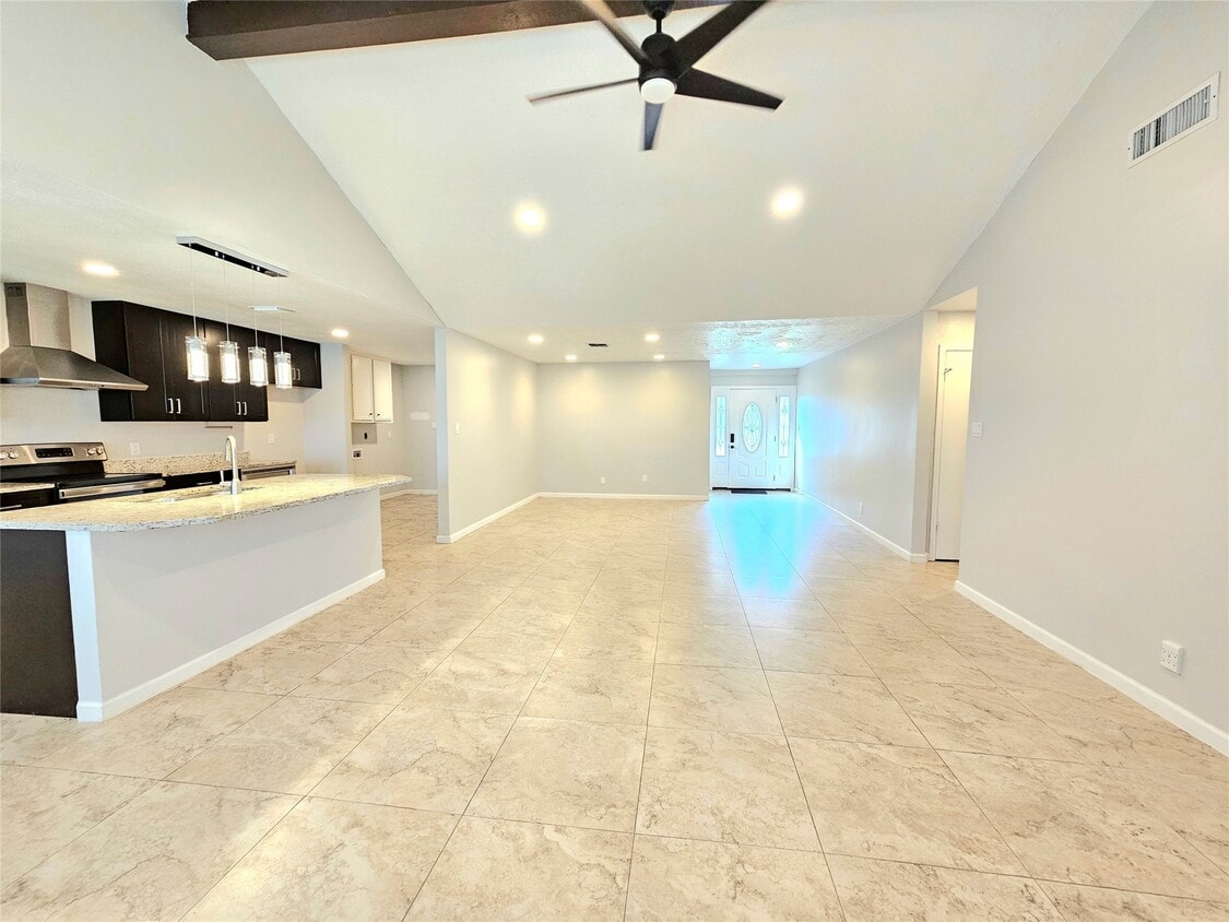 Primary Photo - 327 Gentilly Dr