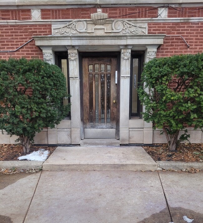 Building Photo - 2336 E 68th St