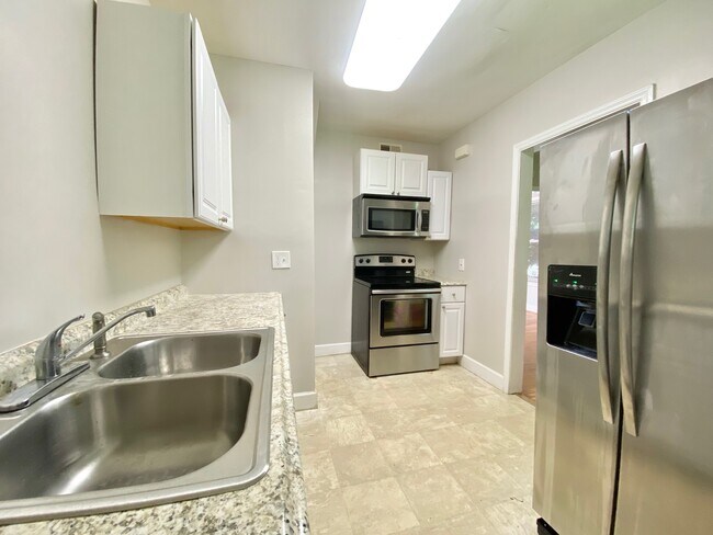 Building Photo - 4447 Trenholm Rd