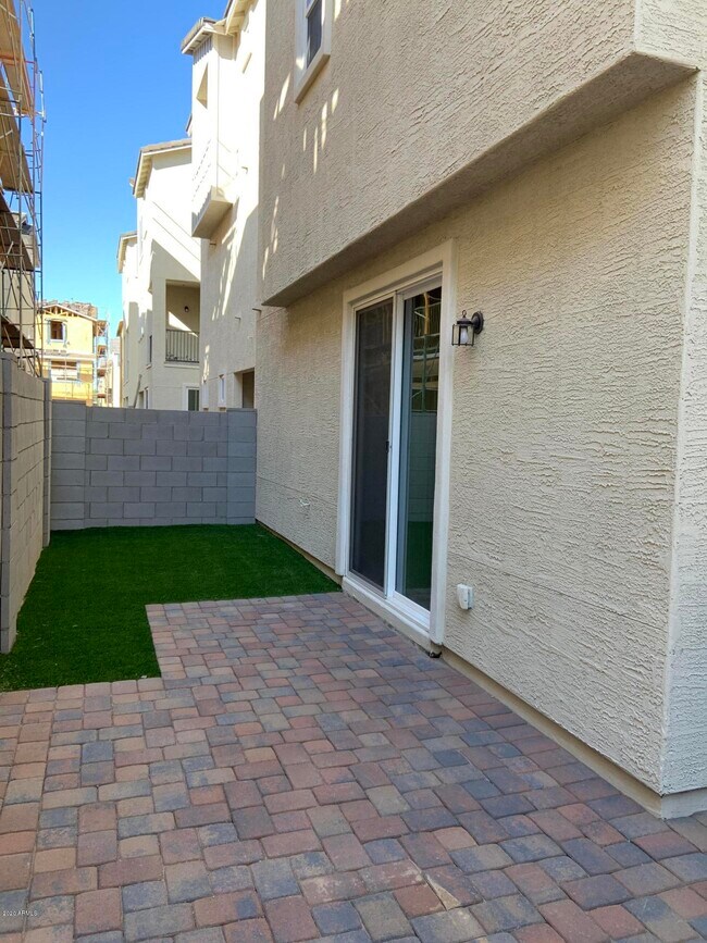 Foto del edificio - 661 W Winchester Dr