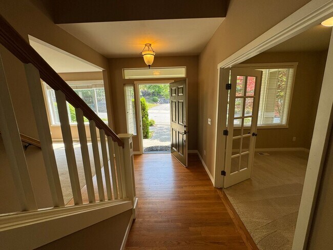 Building Photo - 3bd/2.5ba Renton Home