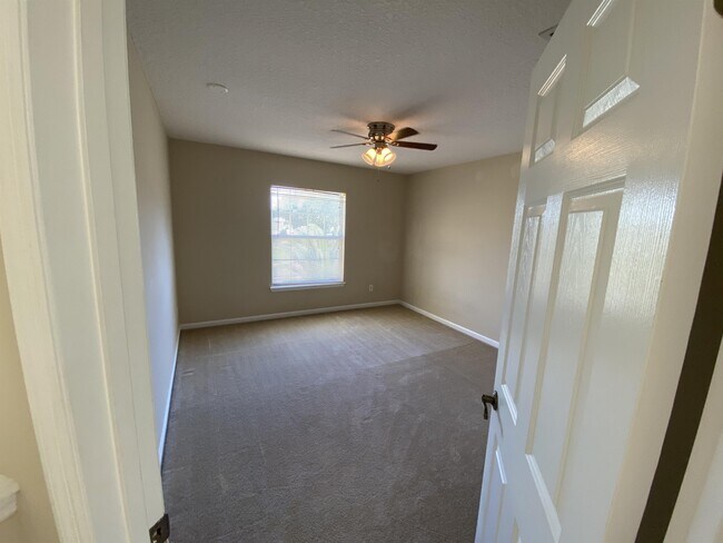 Foto del edificio - 3301 Turkey Creek Dr