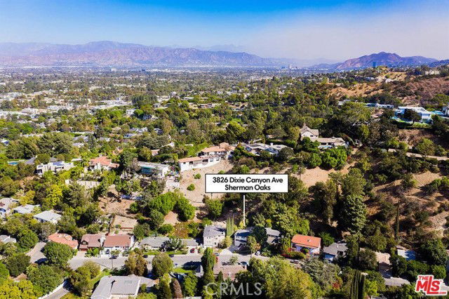 Foto del edificio - 3826 Dixie Canyon Ave