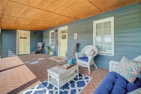 Building Photo - 6689 E Strickland St