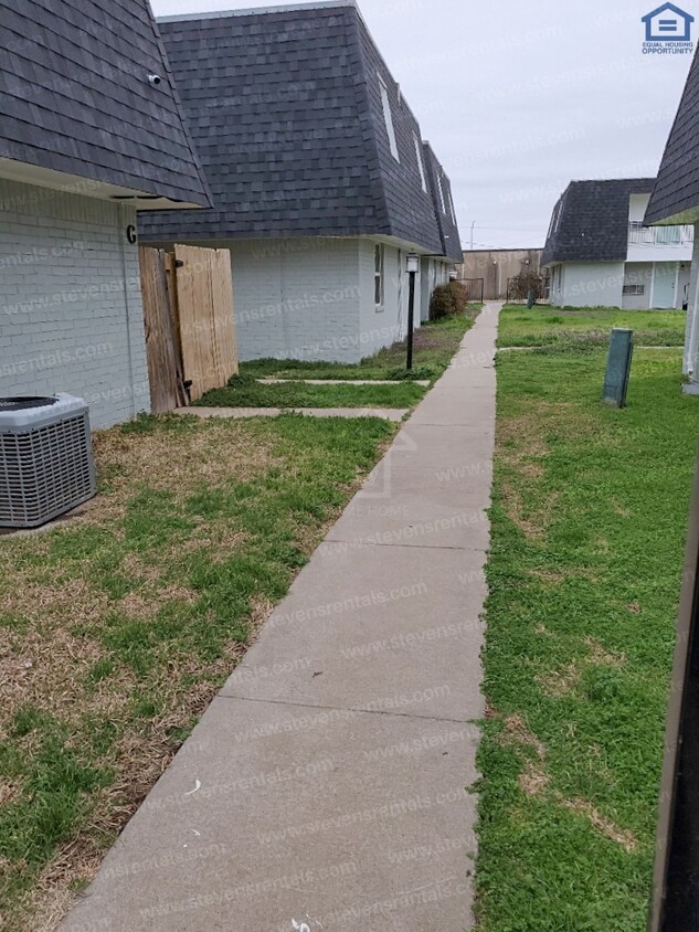 Foto principal - 2111 NW Lindy Ave