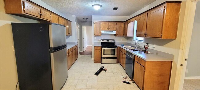 Building Photo - 135 Daffodil Dr