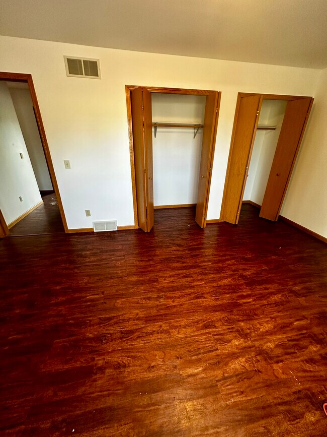 Building Photo - 1115 N Windsor Ave