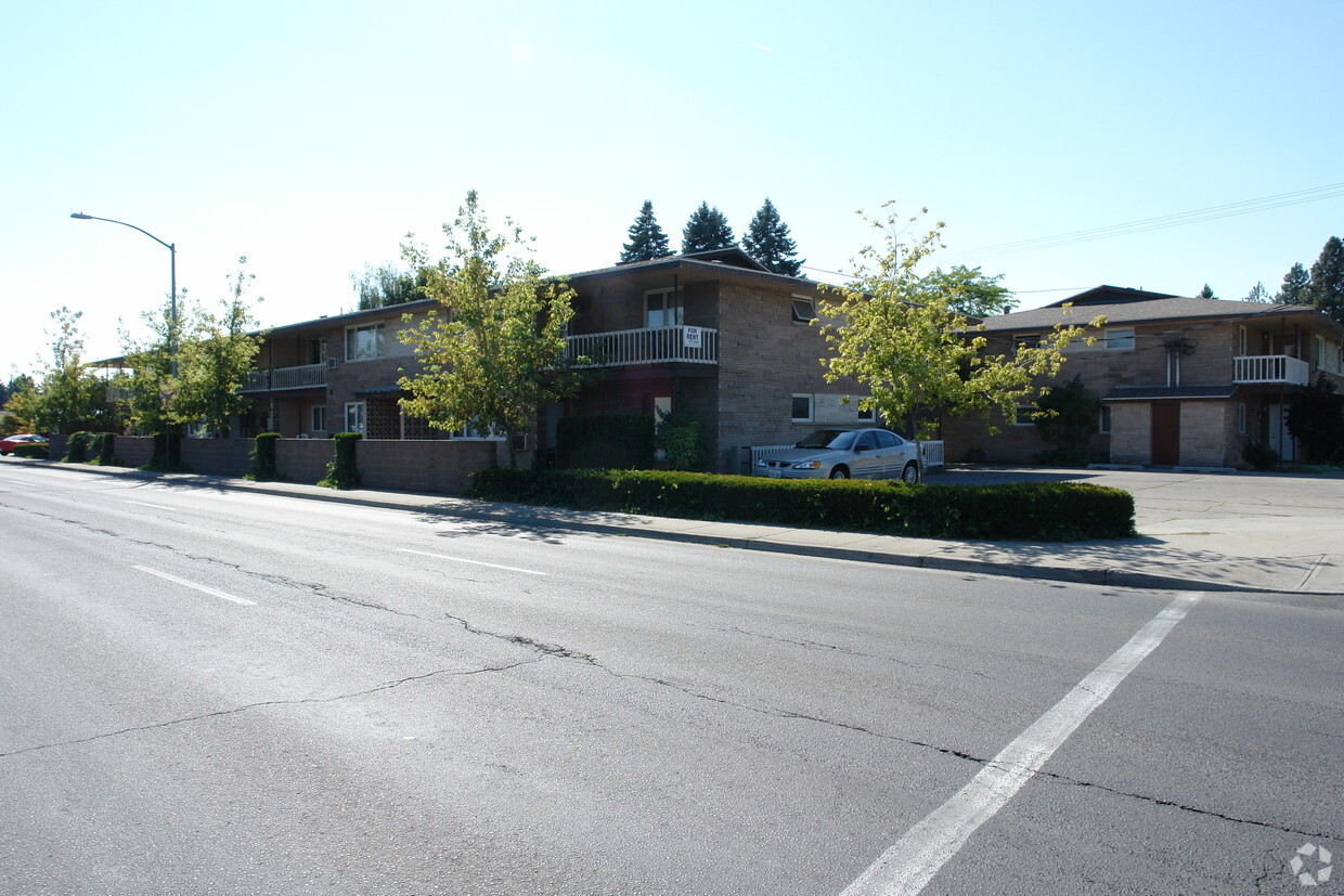 Building Photo - 5823 N Division St