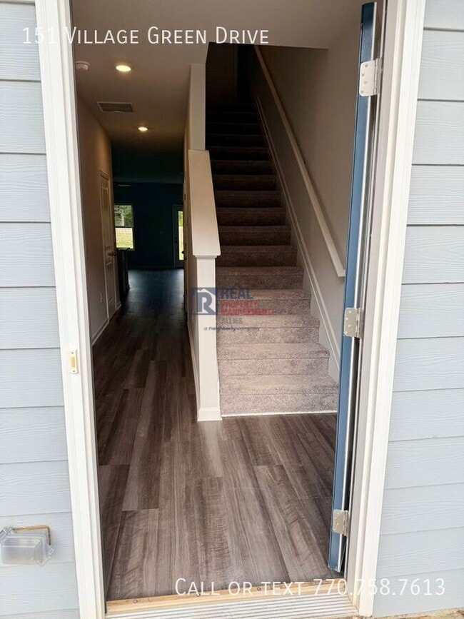 Building Photo - 151 Vlg Grn Dr