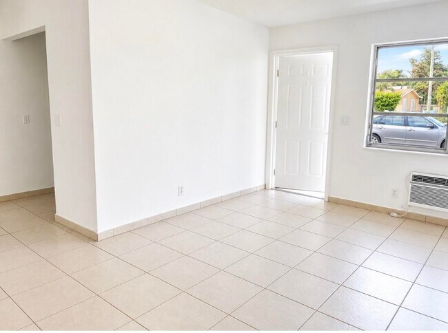 Foto del edificio - 4209 S Olive Ave