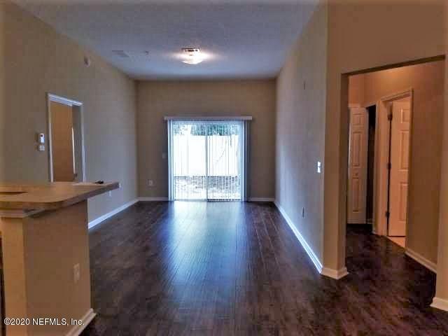 Building Photo - 6788 Manotak Oaks Dr