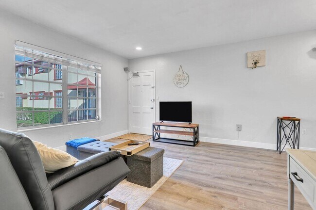 Foto del edificio - 605 SW 11th St