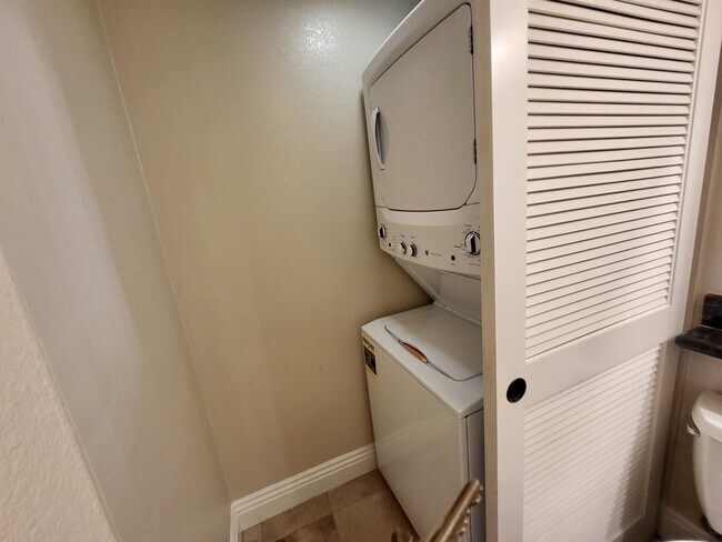 Foto del edificio - 3957 Nobel Dr