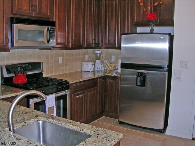 Foto del edificio - 1203 Wharton Ct