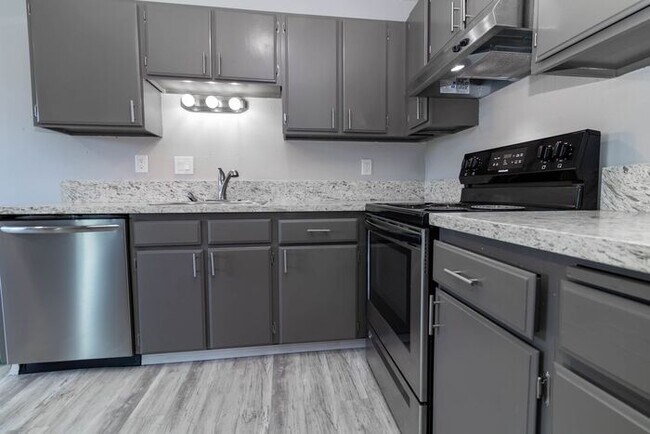 Foto del edificio - Spacious 2 bedroom apartment at French Cha...