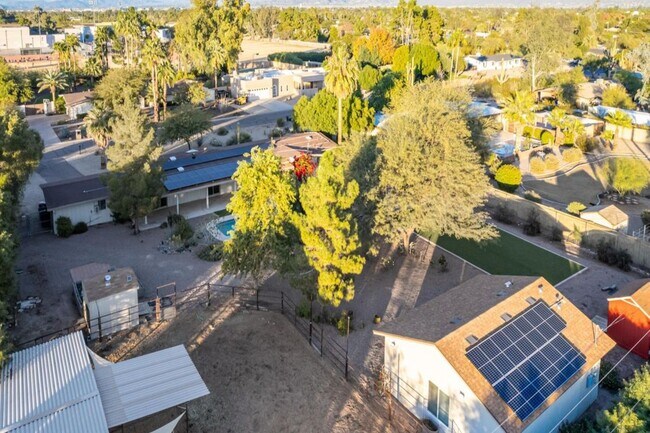 Building Photo - 6615 E Desert Cove Ave