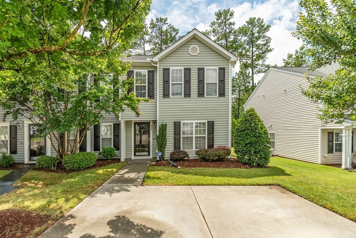 Primary Photo - 3 bedroom townhome in Brier Creek- Availab...