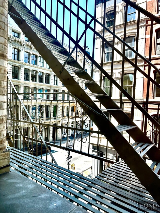 Building Photo - 452 Broome St