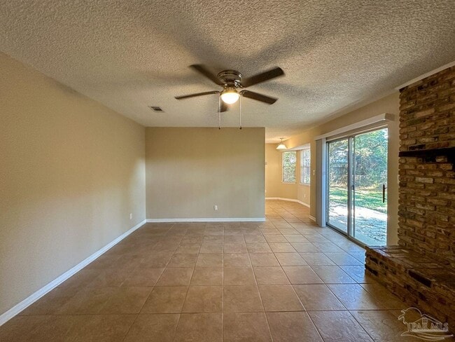 Foto del edificio - 3660 Buford Cir