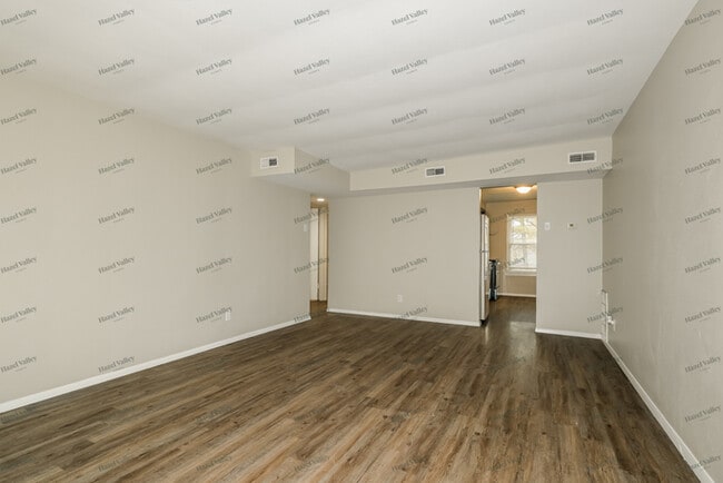 Foto del edificio - 8411 Rosalind Ct