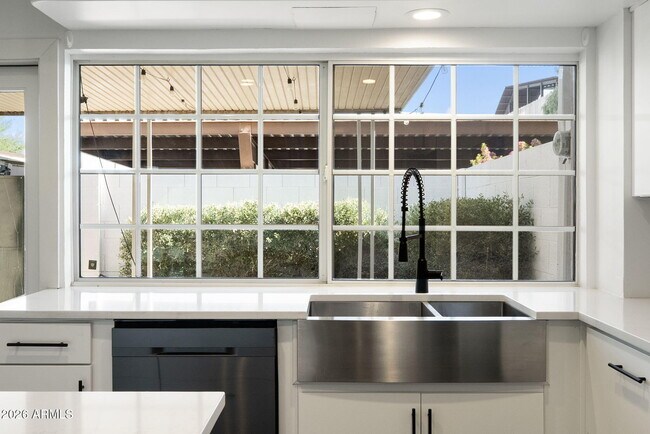 Building Photo - 4208 N Parkway Ave