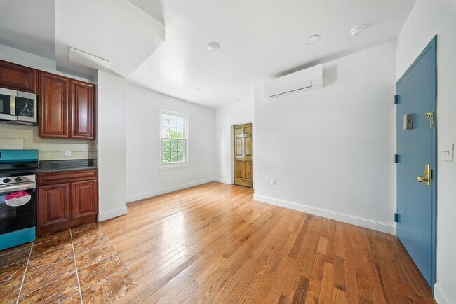 Building Photo - 14 Yankee Pl
