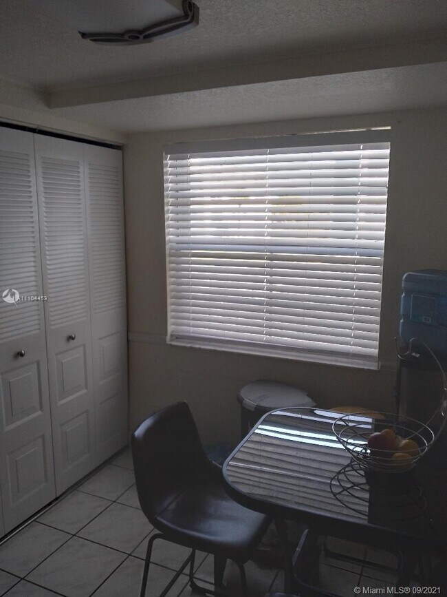 Foto del edificio - 7664 NW 18th St