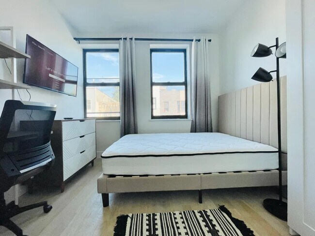 Foto del edificio - Furnished room/NOT APARTMENT